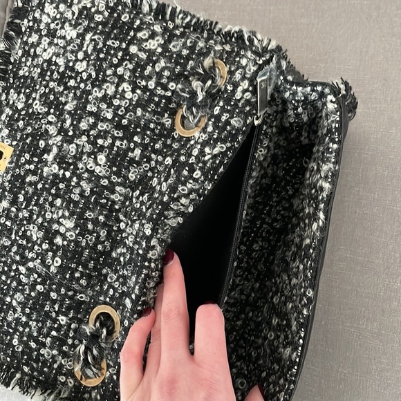 CHANEL BRAND NEW PURSE. - Picture 12 of 17